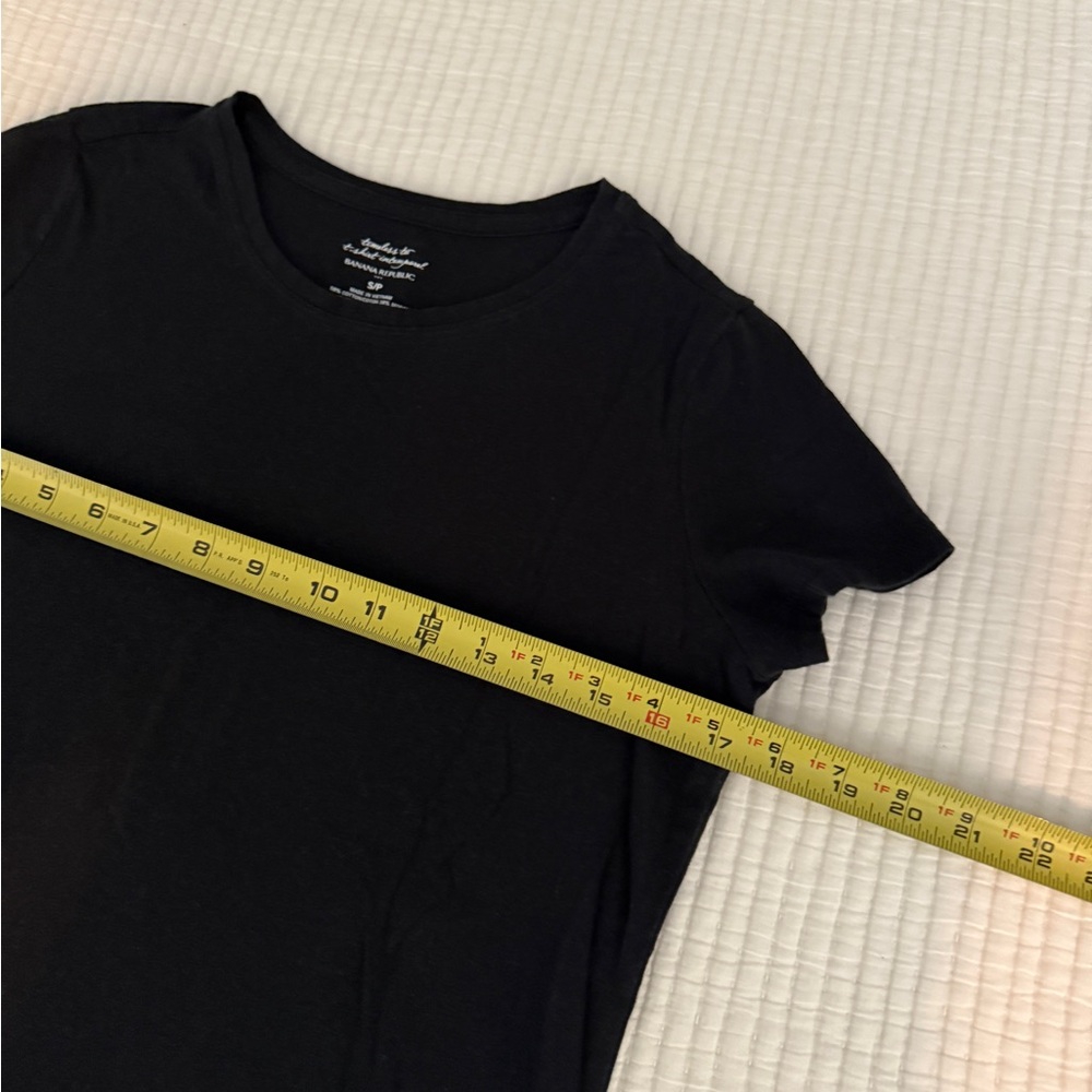 Banana Republic Factory Timeless Crewneck T-Shirt (Size S) - Picture 5 of 6